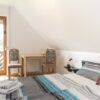 Großes, helles Zimmer mit Balkon und eigenem Bad - Image 3
