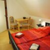 Großes, helles Zimmer mit Balkon und eigenem Bad - Image 2